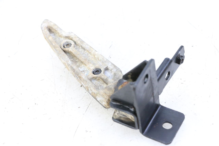 photo de CALE PIED ARRIERE GAUCHE PEUGEOT CITYSTAR 50 (2013 - 2017) - Gros plan technique