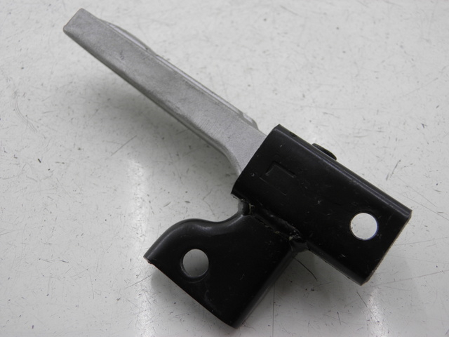 photo de CALE PIED ARRIERE GAUCHE PEUGEOT TWEET 125 (2010 - 2017) - Gros plan technique