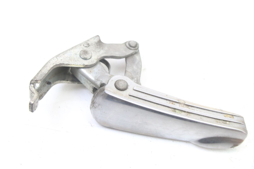 photo de CALE PIED ARRIERE GAUCHE PIAGGIO VESPA GRANTURISMO 125 (2003 - 2007) - Détail de la pièce