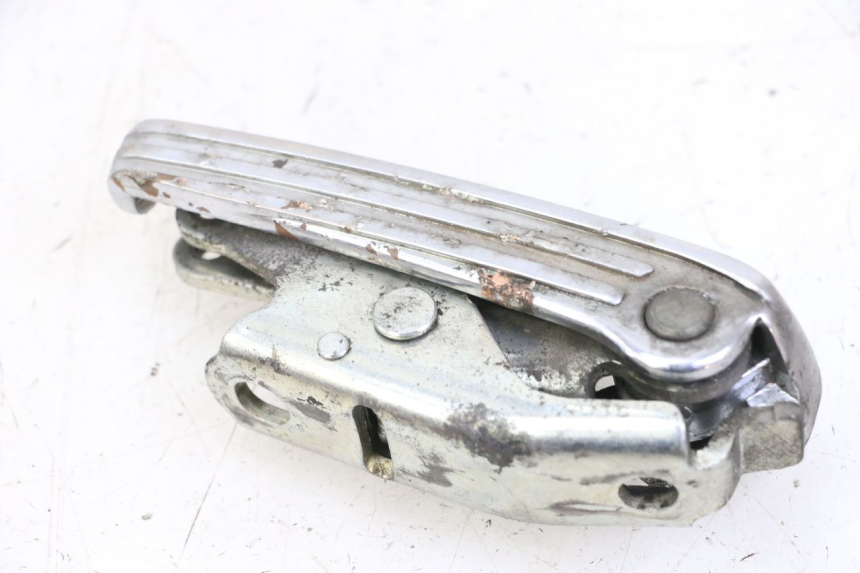 photo de CALE PIED ARRIERE GAUCHE PIAGGIO VESPA GRANTURISMO 200 (2004 - 2005) - Points de fixation