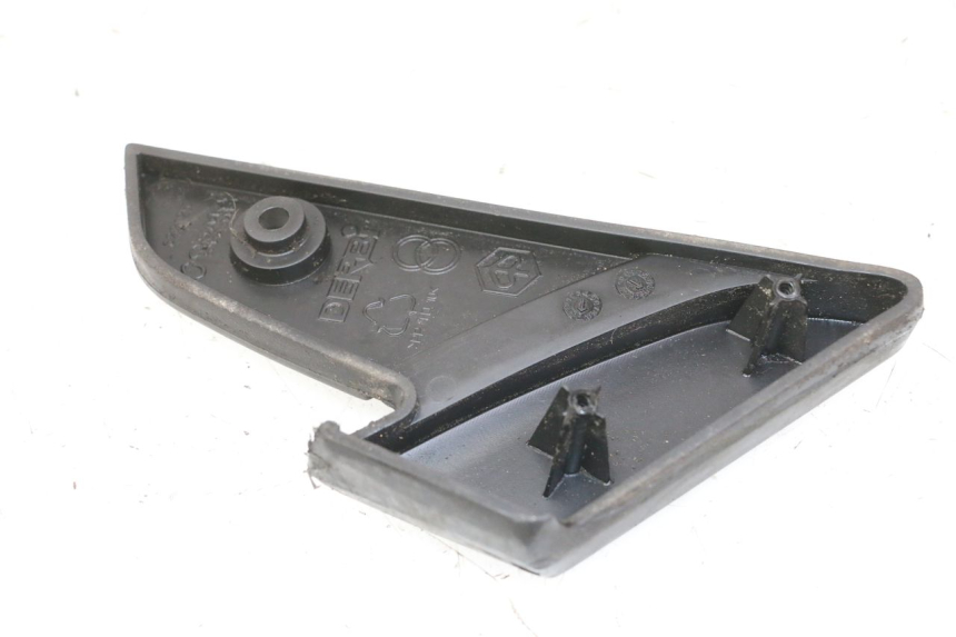photo de CALE PIED ARRIERE GAUCHE PIAGGIO VESPA LX 150 (2005 - 2013) - Détail de la pièce