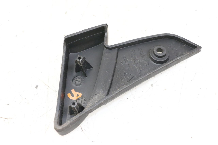 photo de CALE PIED ARRIERE GAUCHE PIAGGIO VESPA LX IE 125 (2010 - 2012) - Zoom état d’usage