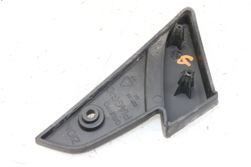 photo de CALE PIED ARRIERE GAUCHE PIAGGIO VESPA LX IE 125 (2010 - 2012) - Autre angle de vue