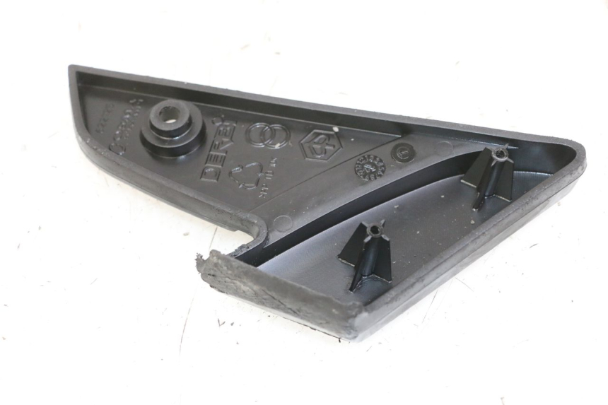 photo de CALE PIED ARRIERE GAUCHE PIAGGIO VESPA S 2T 50 (2007 - 2014) - Autre angle de vue