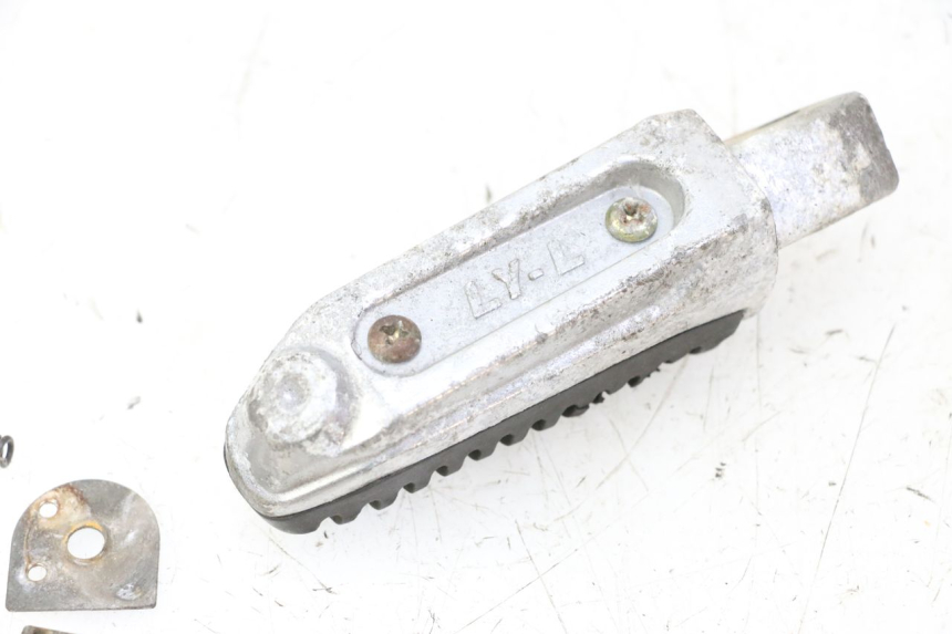 photo de CALE PIED ARRIERE GAUCHE MAG POWER R-STREET 50 (2016 - 2025) - Zoom état d’usage