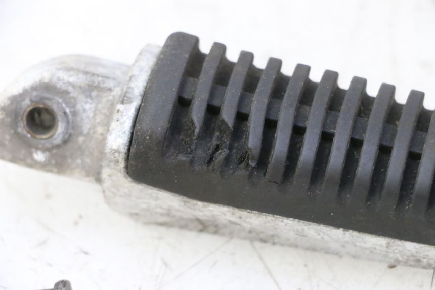 photo de CALE PIED ARRIERE GAUCHE MAG POWER R-STREET 50 (2016 - 2025) - Autre angle de vue