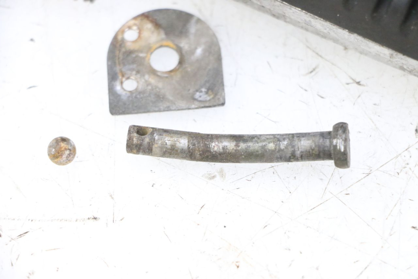 photo de CALE PIED ARRIERE GAUCHE MAG POWER R-STREET 50 (2016 - 2025) - Vue d’ensemble