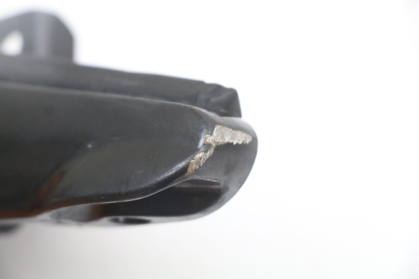 photo de CALE PIED ARRIERE GAUCHE GILERA RUNNER SP 50 (2009 - 2017) - Gros plan technique