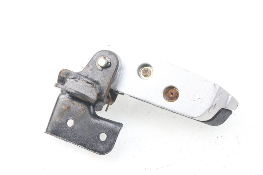 photo de CALE PIED ARRIERE GAUCHE DAELIM S3 125 (2010 - 2017) - Autre angle de vue