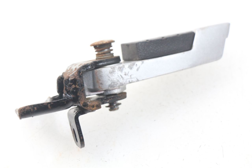 photo de CALE PIED ARRIERE GAUCHE DAELIM S3 125 (2010 - 2017) - Gros plan technique