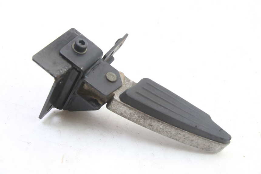 photo de CALE PIED ARRIERE GAUCHE PEUGEOT SATELIS 125 (2013 - 2018) - Vue principale