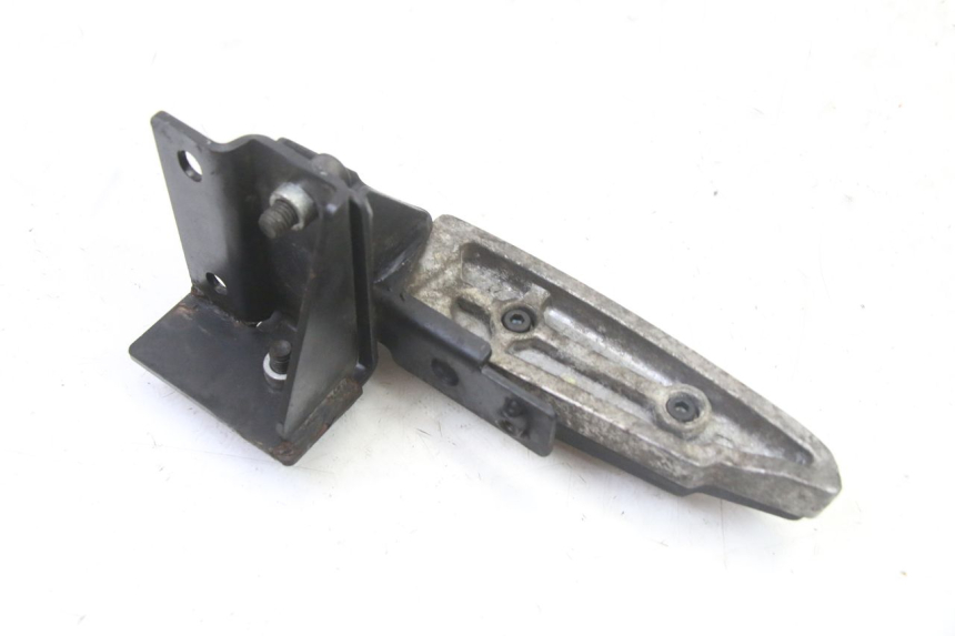 photo de CALE PIED ARRIERE GAUCHE PEUGEOT SATELIS 125 (2013 - 2018) - Autre angle de vue