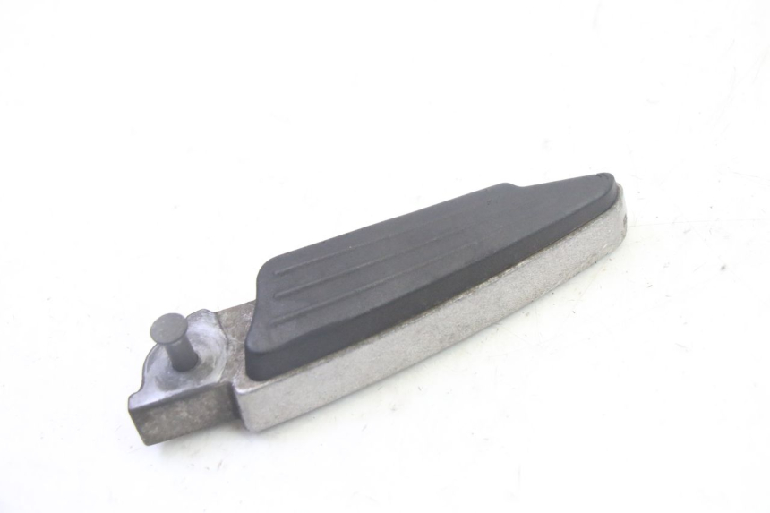 photo de CALE PIED ARRIERE GAUCHE PEUGEOT SATELIS 125 (2013 - 2018) - Zoom état d’usage