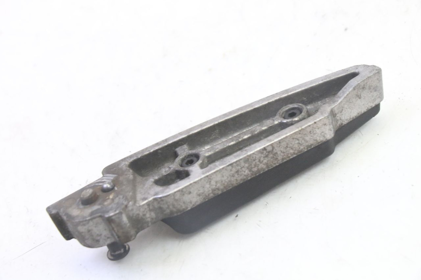 photo de CALE PIED ARRIERE GAUCHE PEUGEOT SATELIS 125 (2013 - 2018) - Autre angle de vue