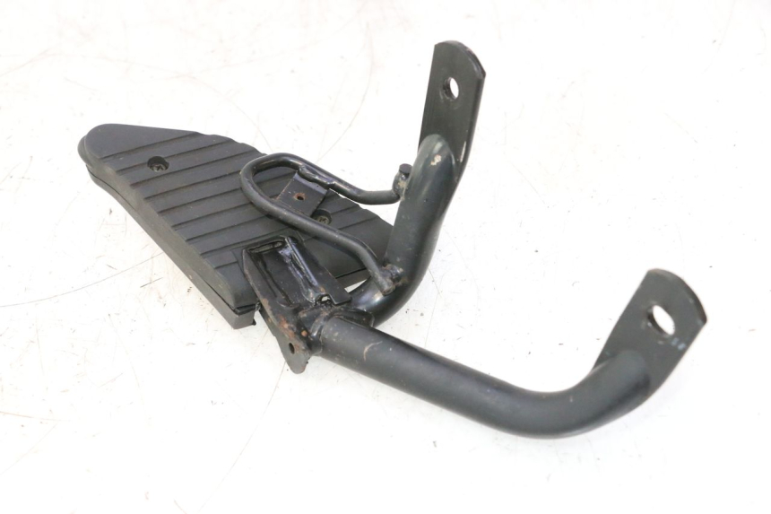 photo de CALE PIED ARRIERE GAUCHE HONDA SH 125 (2001 - 2003) - Détail de la pièce