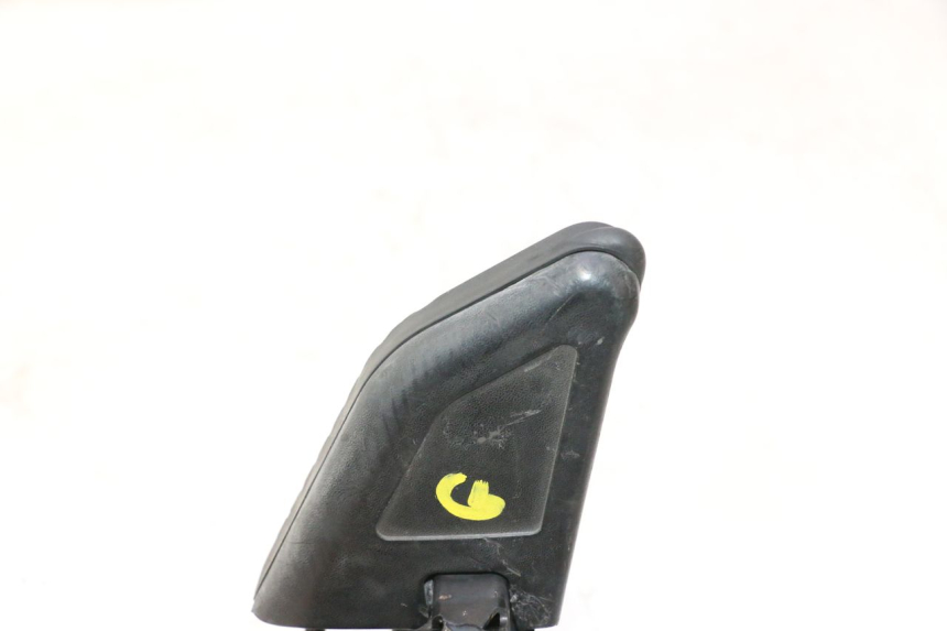photo de CALE PIED ARRIERE GAUCHE HONDA SH 125 (2001 - 2003) - Points de fixation