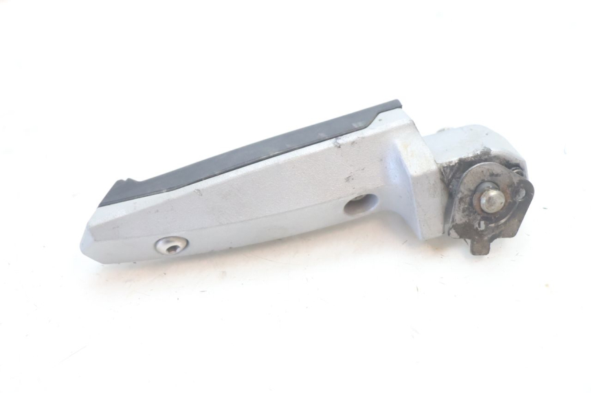 photo de CALE PIED ARRIERE GAUCHE CAN-AM SPYDER RS 1000 (2008 - 2012) - Autre angle de vue