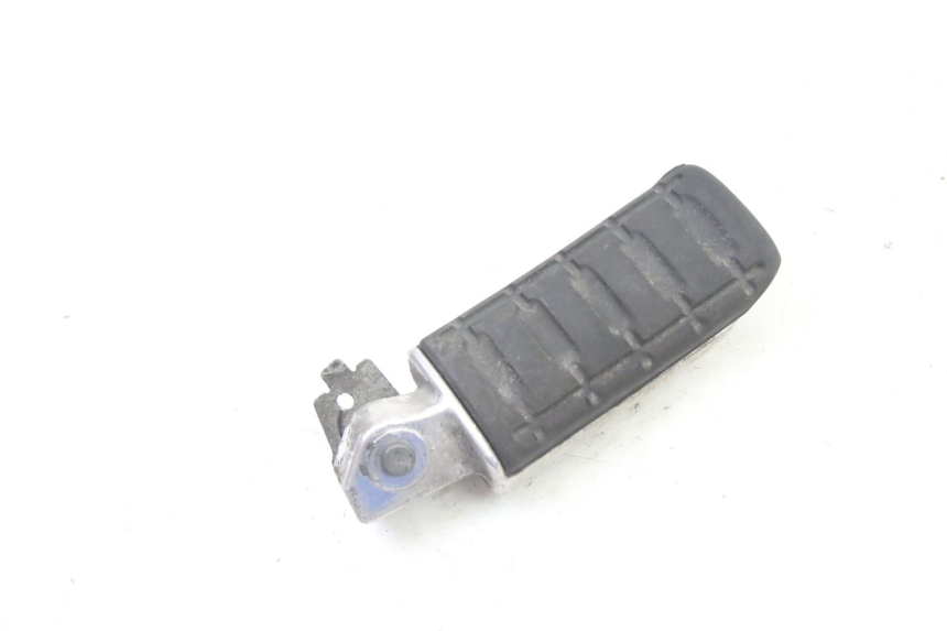 photo de CALE PIED ARRIERE GAUCHE HONDA ST PAN EUROPEAN 1300 (2002 - 2013) - Autre angle de vue