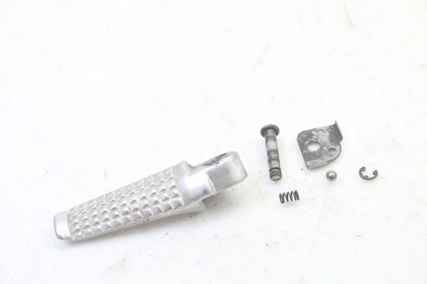 photo de CALE PIED ARRIERE GAUCHE SUZUKI SV S 650 (2003 - 2009) - Vue principale