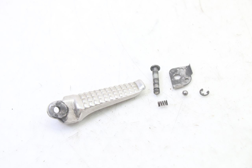 photo de CALE PIED ARRIERE GAUCHE SUZUKI SV S 650 (2003 - 2009) - Zoom état d’usage