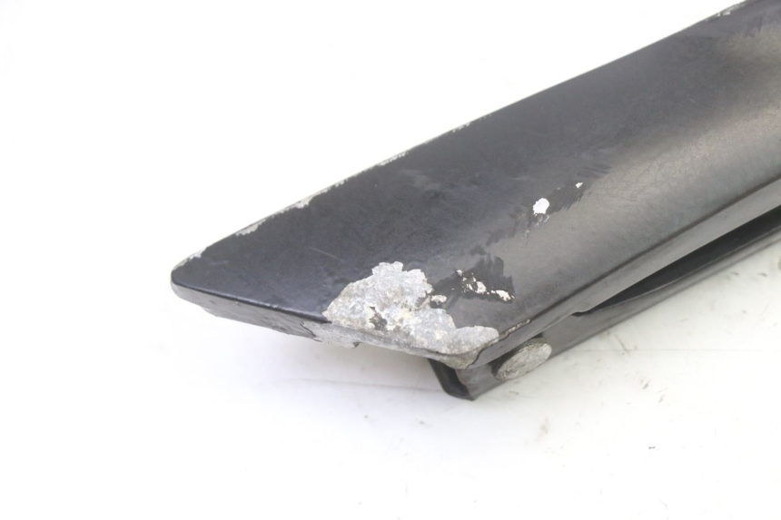 photo de CALE PIED ARRIERE GAUCHE APRILIA SXR 50 (2021 - 2023) - Gros plan technique