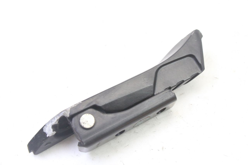 photo de CALE PIED ARRIERE GAUCHE APRILIA SXR 50 (2021 - 2023) - Points de fixation