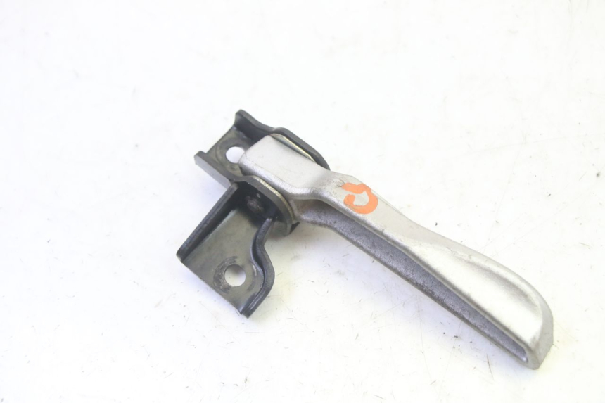 photo de CALE PIED ARRIERE GAUCHE PEUGEOT TWEET PRO EFI 4T 50 (2021 - 2022) - Gros plan technique