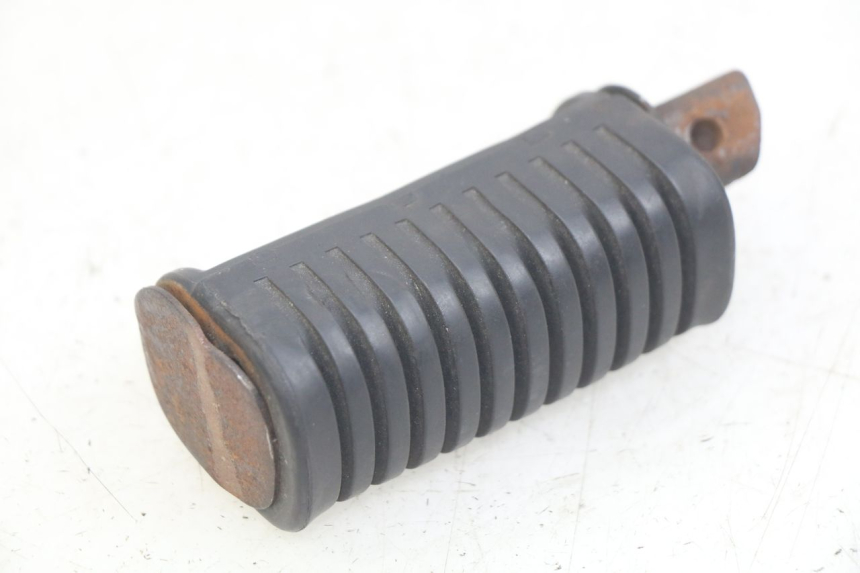 photo de CALE PIED ARRIERE GAUCHE DAELIM VL DAYSTAR 125 (2000 - 2011) - Vue principale