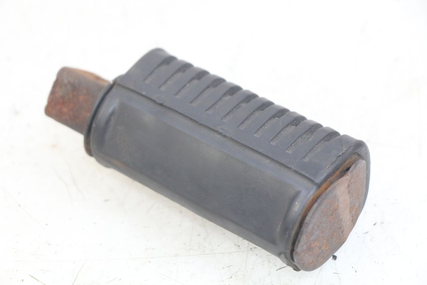 photo de CALE PIED ARRIERE GAUCHE DAELIM VL DAYSTAR 125 (2000 - 2011) - Gros plan technique