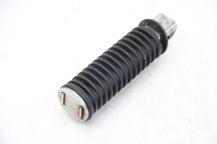 photo de CALE PIED ARRIERE GAUCHE HONDA VT C SHADOW 125 (1999 - 2007) - Vue principale