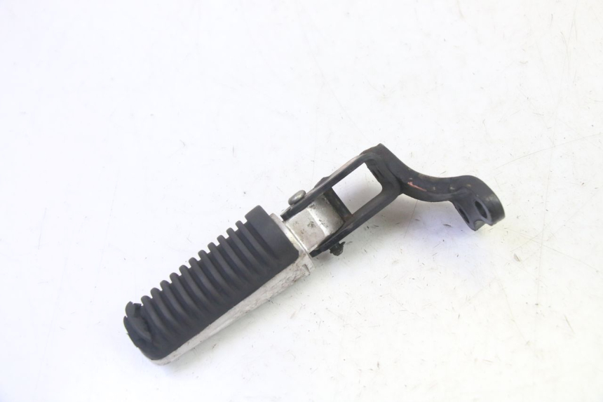 photo de CALE PIED ARRIERE GAUCHE YAMAHA X-MAX XMAX 250 (2006 - 2009) - Vue principale