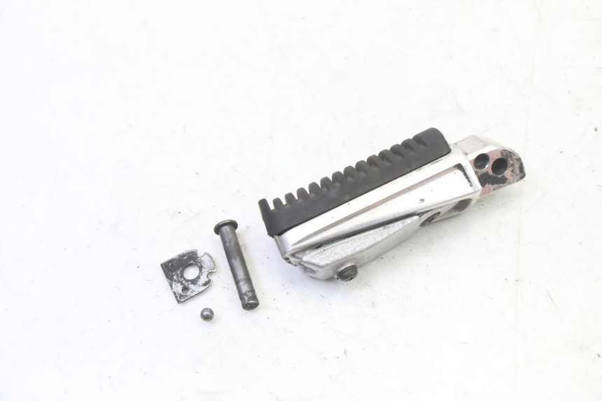 photo de CALE PIED ARRIERE GAUCHE YAMAHA XJ6 ABS 600 (2008 - 2016) - Gros plan technique