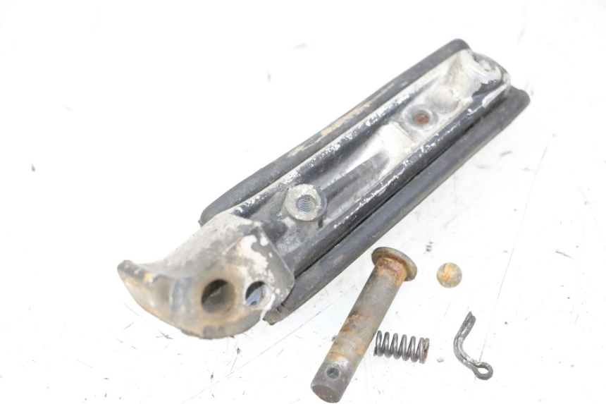 photo de CALE PIED ARRIERE GAUCHE YAMAHA XJN DIVERSION 600 (2000 - 2003) - Autre angle de vue