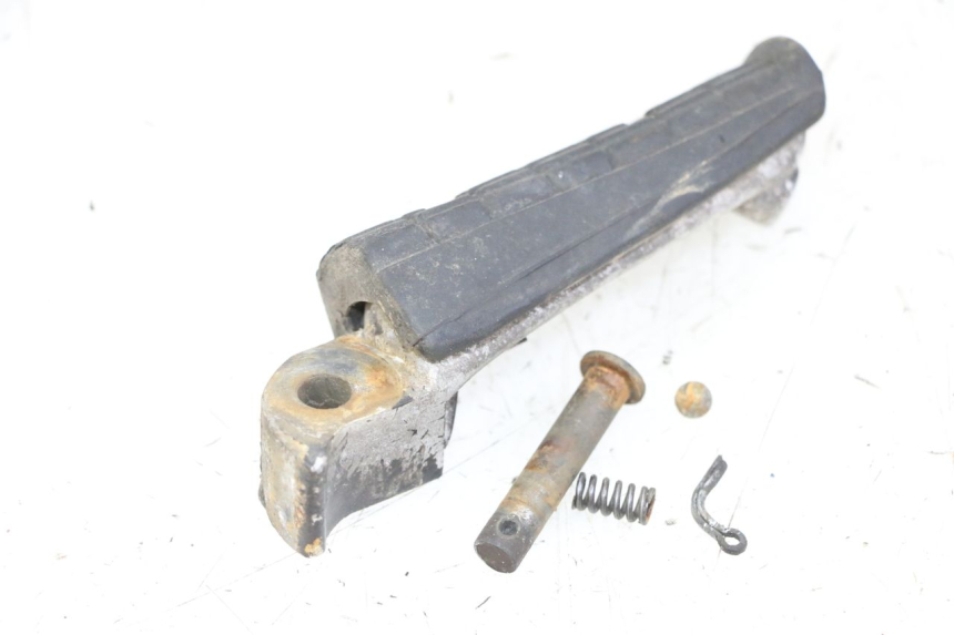 photo de CALE PIED ARRIERE GAUCHE YAMAHA XJN DIVERSION 600 (2000 - 2003) - Gros plan technique