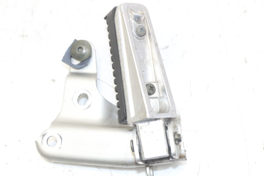 photo de CALE PIED ARRIERE GAUCHE YAMAHA XP T-MAX TMAX 500 (2004 - 2007) - Zoom état d’usage