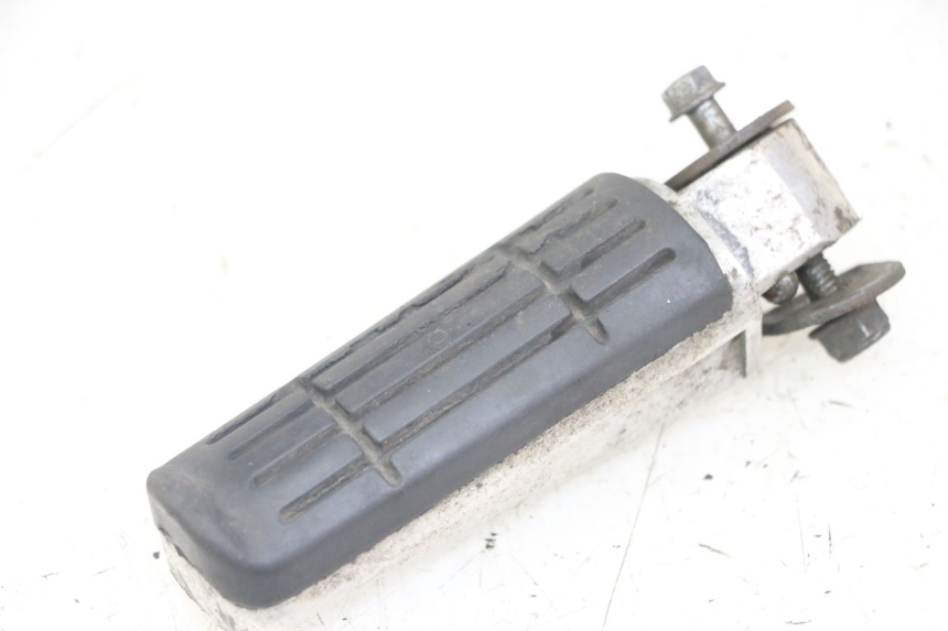 photo de CALE PIED ARRIERE GAUCHE YAMAHA FZS FAZER 600 (2001 - 2003) - Vue principale