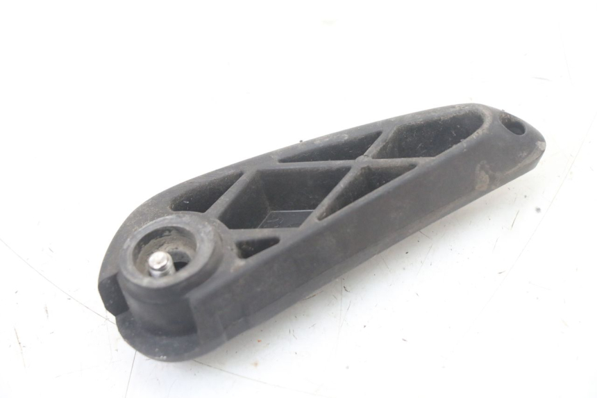 photo de CALE PIED ARRIERE GAUCHE YAMAHA NEOS NEO'S 4T 50 (2008 - 2016) - Gros plan technique