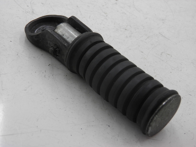 photo de CALE PIED ARRIERE GAUCHE YAMAHA SR 125 (1982 - 2003) - Zoom état d’usage