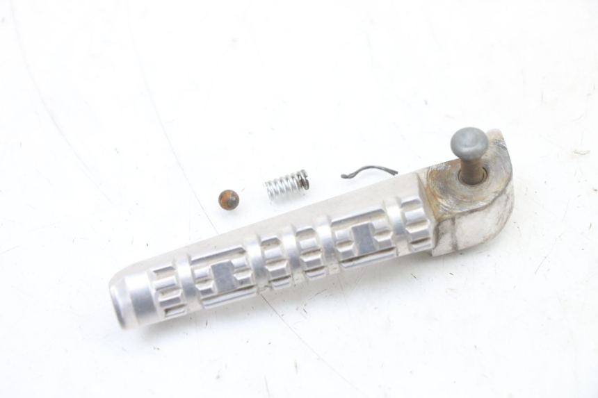 photo de CALE PIED ARRIERE GAUCHE YAMAHA X-MAX XMAX ABS 250 (2010 - 2014) - Vue principale