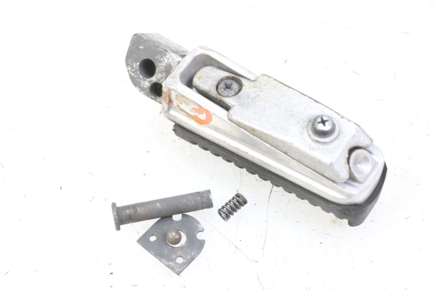 photo de CALE PIED ARRIERE GAUCHE YAMAHA XJ6 600 (2008 - 2016) - Zoom état d’usage