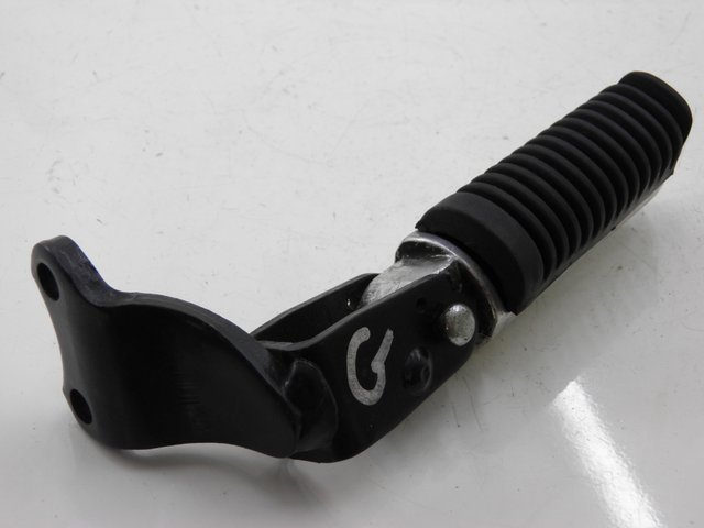 photo de CALE PIED ARRIERE GAUCHE YAMAHA XMAX X-MAX 125 (2006 - 2009) - Vue principale