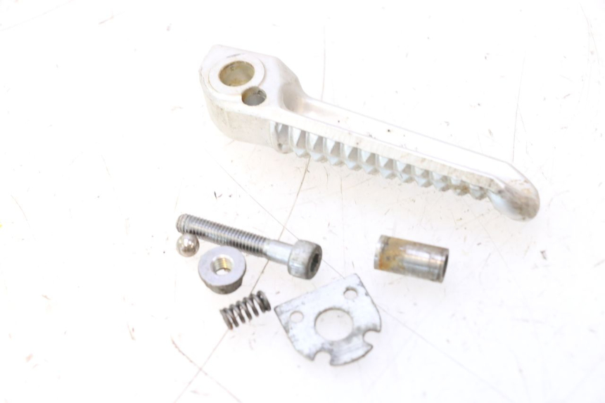 photo de CALE PIED ARRIERE GAUCHE YAMAHA YZF R6 600 (2008 - 2009) - Zoom état d’usage