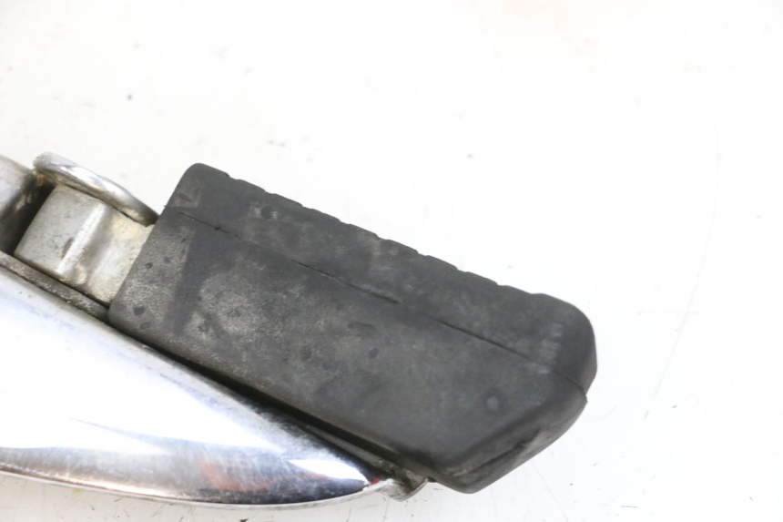 photo de CALE PIED ARRIERE GAUCHE KYMCO ZING 125 (1997 - 2003) - Autre angle de vue