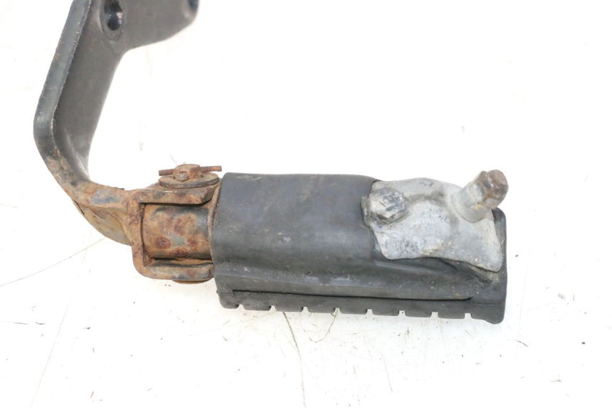 photo de CALE PIED AVANT DROIT HONDA CB TWO FIFTY 250 (1991 - 2002) - Gros plan technique