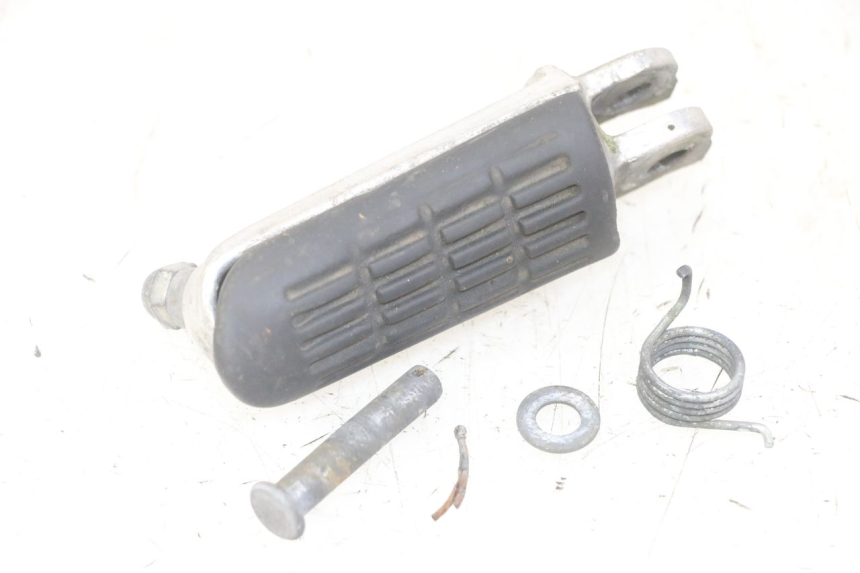 photo de CALE PIED AVANT DROIT HONDA CBF 500 (2004 - 2007) - Vue principale