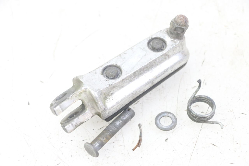 photo de CALE PIED AVANT DROIT HONDA CBF 500 (2004 - 2007) - Gros plan technique