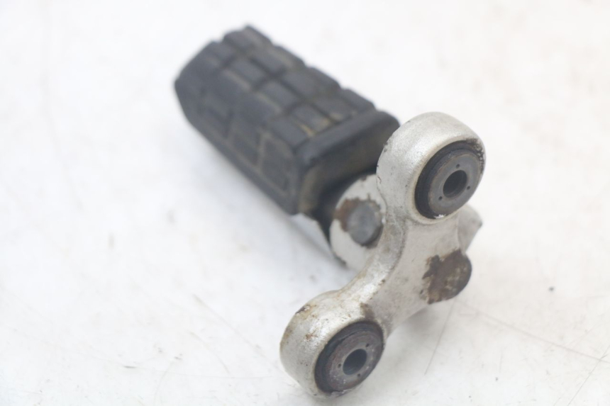 photo de CALE PIED AVANT DROIT YAMAHA FJ 3CX 1200 (1986 - 1996) - Points de fixation