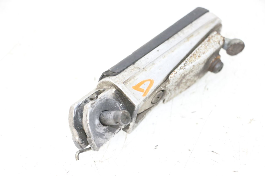 photo de CALE PIED AVANT DROIT YAMAHA FJR ABS 1300 (2006 - 2012) - Gros plan technique