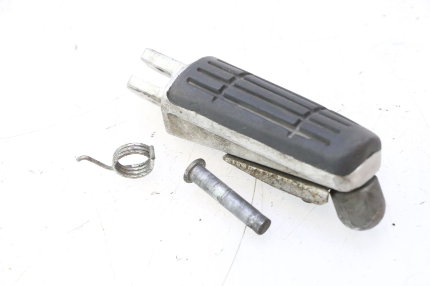 photo de CALE PIED AVANT DROIT YAMAHA FJR 1300 (2001 - 2005) - Détail de la pièce