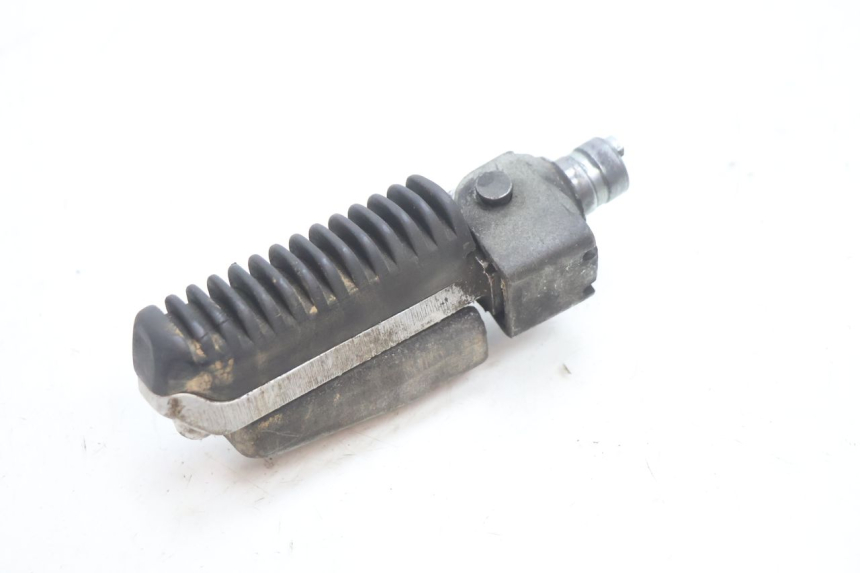 photo de CALE PIED AVANT DROIT SUZUKI GSF N BANDIT 1200 (2001 - 2005) - Gros plan technique